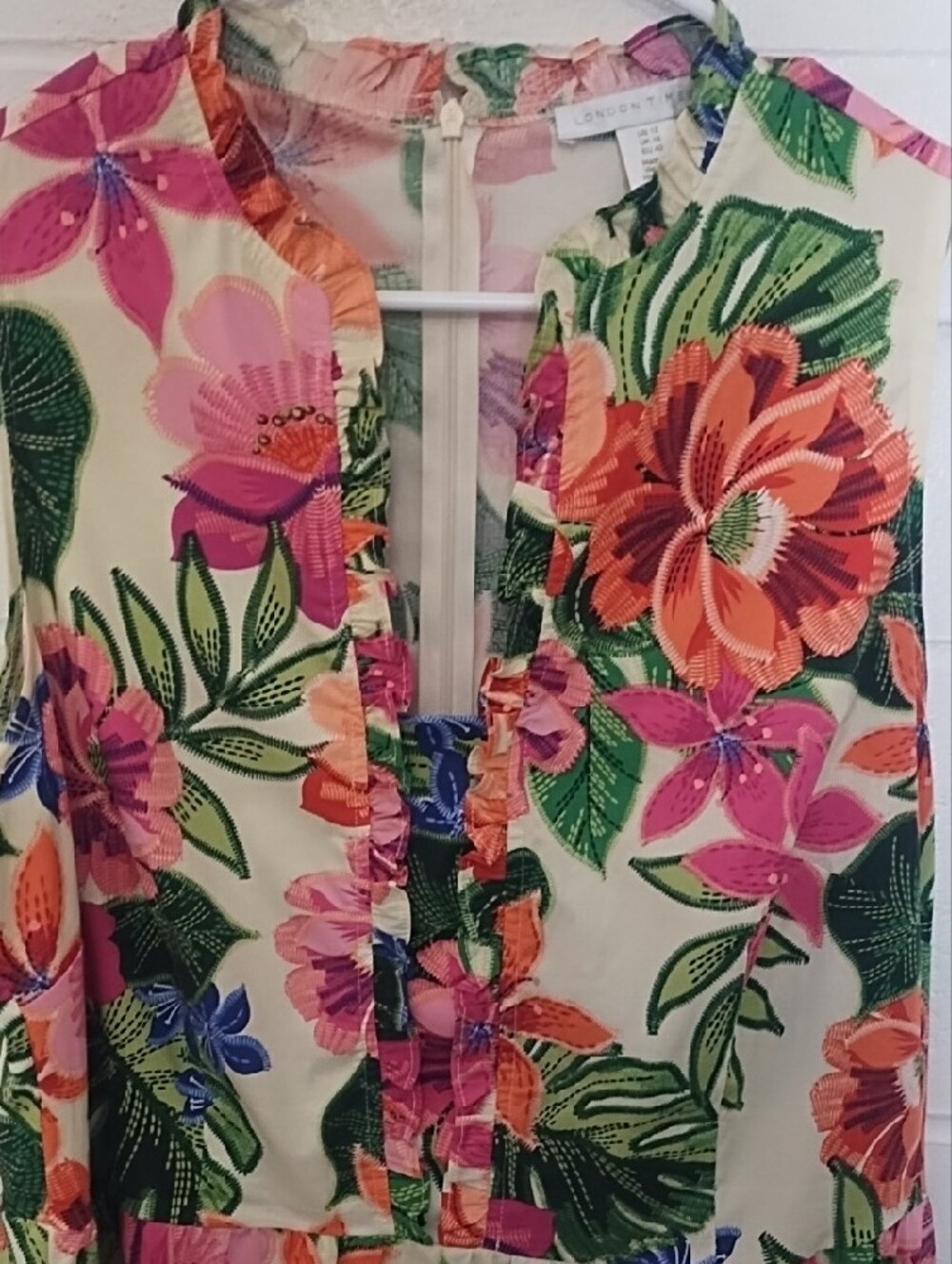 Sleeveless Cream Maxi Dress with Vibrant Tropical Floral Print Pockets - Picture 15 of 15